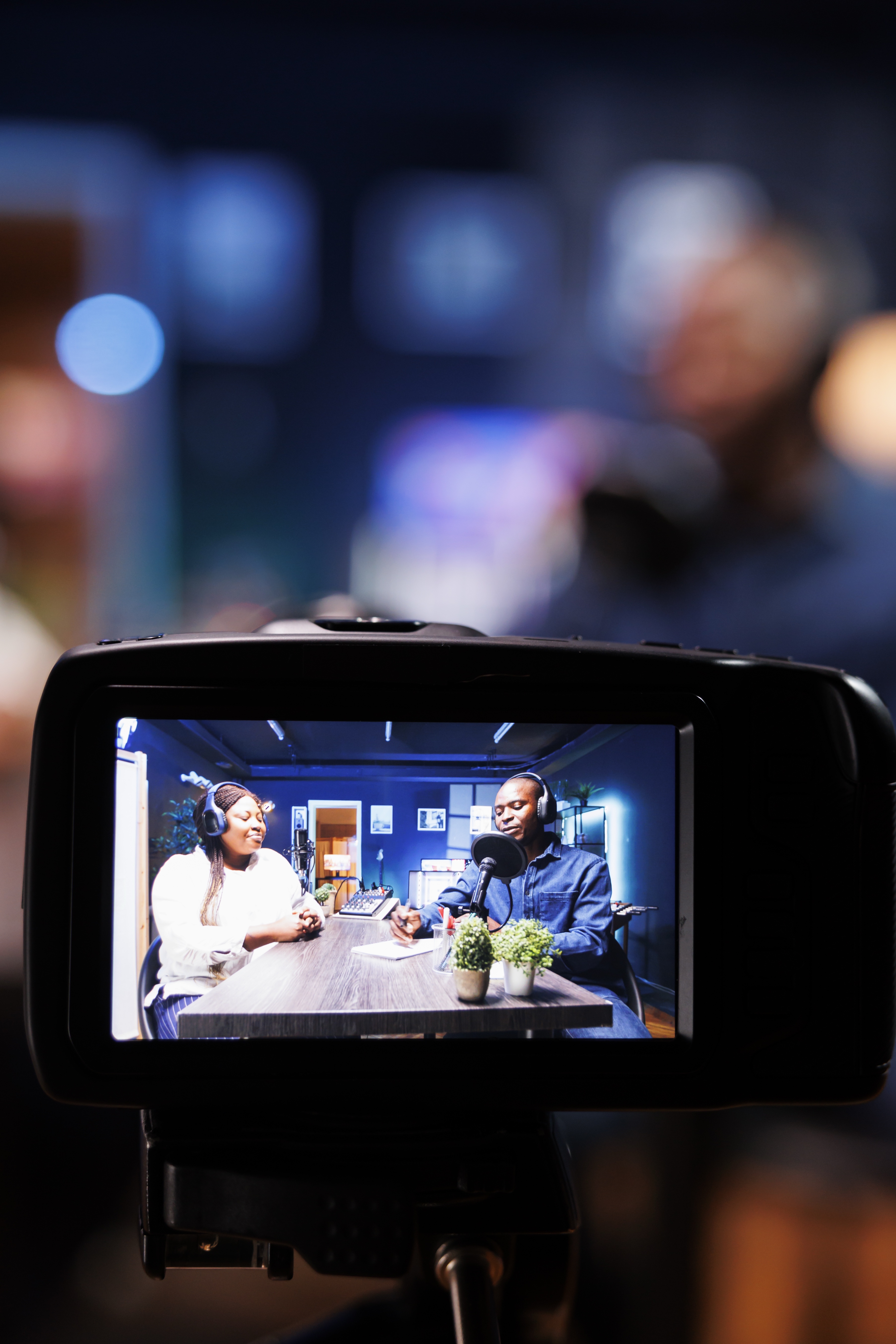 Recording bloggers using mics